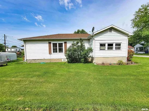 134 Fair Ave, Flora, IL 62839 photo 2