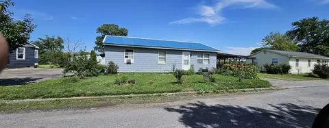99 Iroquois St, Mcclure, IL 62957