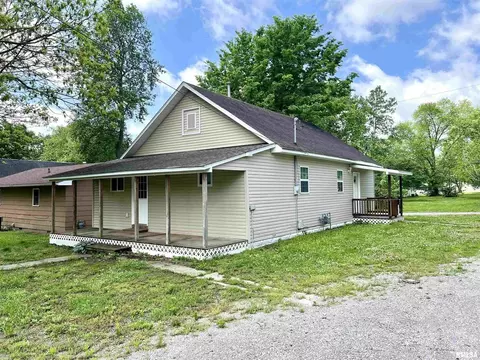 1702 E Clark St, West Frankfort, IL 62896