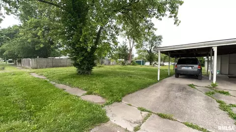 402 W Ernestine Ave, Christopher, IL 62822 photo 7