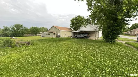 402 W Ernestine Ave, Christopher, IL 62822 photo 2