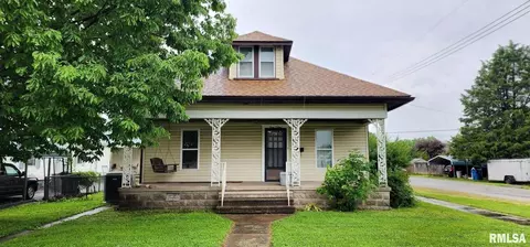 401 W Ray Ave, Christopher, IL 62822