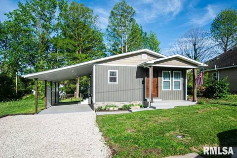 406 N Cochran St, West Frankfort, IL 62896