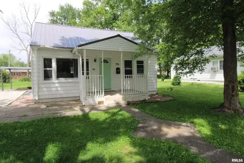 715 N Ohio St, Salem, IL 62881