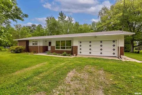 2904 N 12th St, Herrin, IL 62948