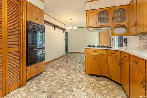 2904 N 12th St, Herrin, IL 62948 photo 8