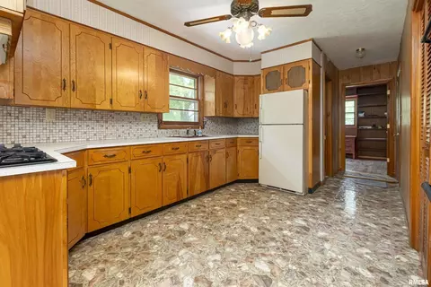 2904 N 12th St, Herrin, IL 62948 photo 7