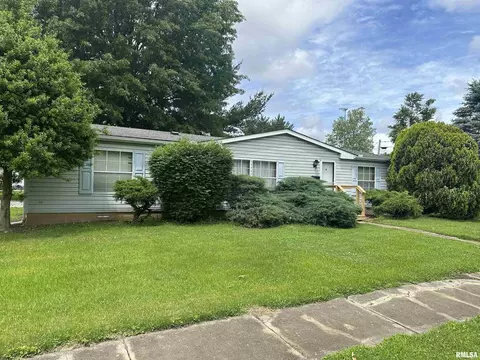 409 S Maple St, West Frankfort, IL 62896