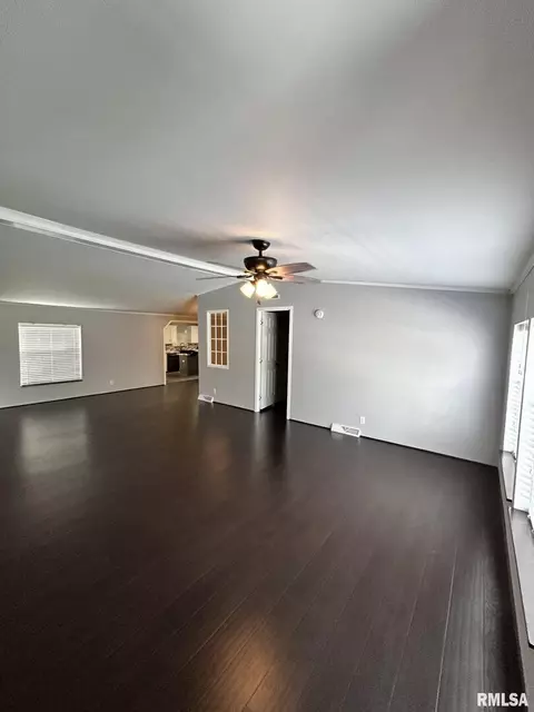 1505 E Pickett Ln, Marion, IL 62959 photo 2