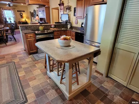 413 E 5th St, Flora, IL 62839 photo 29