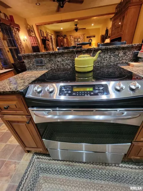 413 E 5th St, Flora, IL 62839 photo 32