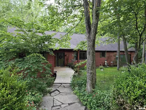 724 S Hunt Rd, Carbondale, IL 62902