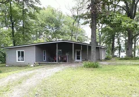 809 Chipwood Ln, Centralia, IL 62801