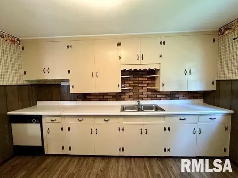 608 E 7th St, Centralia, IL 62801 photo 5