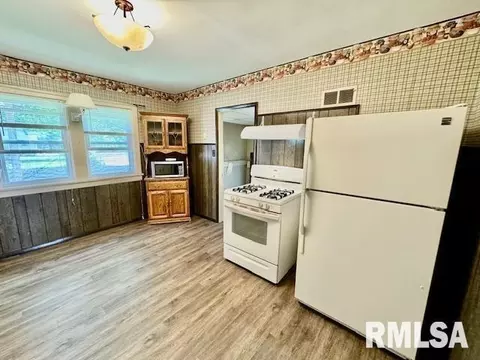 608 E 7th St, Centralia, IL 62801 photo 4
