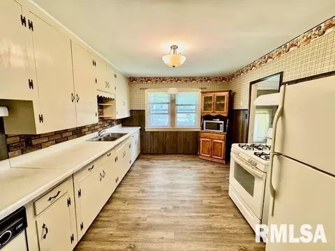 608 E 7th St, Centralia, IL 62801 photo 3