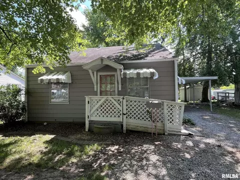 518 Indiana Ave, Salem, IL 62881