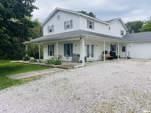 1249 E 1000 E Ave, Shobonier, IL 62885