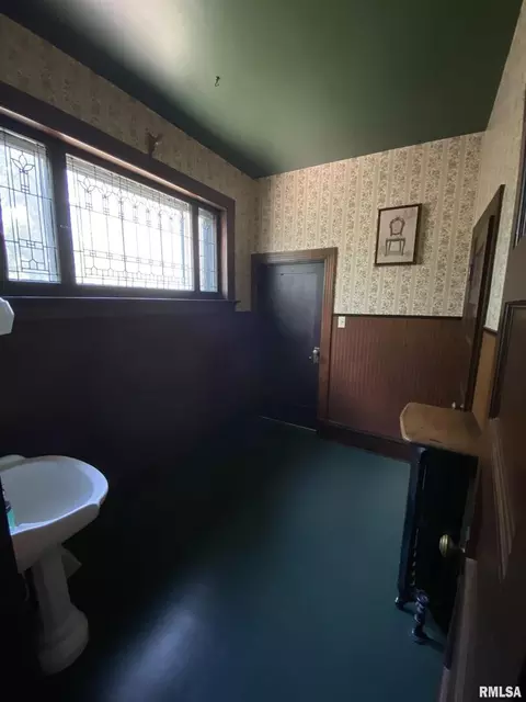 502 E Broadway, Centralia, IL 62801 photo 17