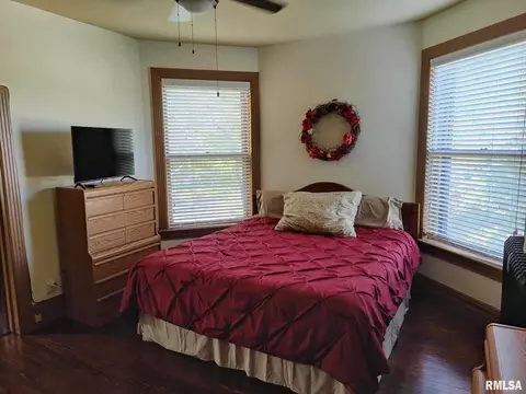 502 E Broadway, Centralia, IL 62801 photo 8