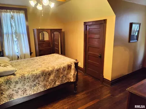502 E Broadway, Centralia, IL 62801 photo 9