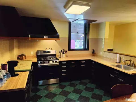 502 E Broadway, Centralia, IL 62801 photo 7