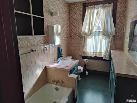 502 E Broadway, Centralia, IL 62801 photo 10