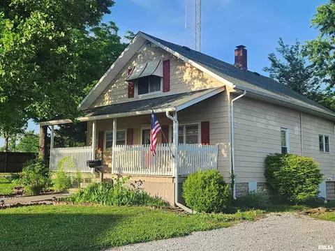 102 S Locust St, Pinckneyville, IL 62274