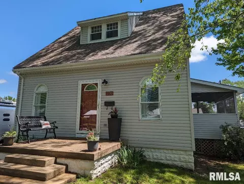 220 S Onstott Ave, Du Quoin, IL 62832