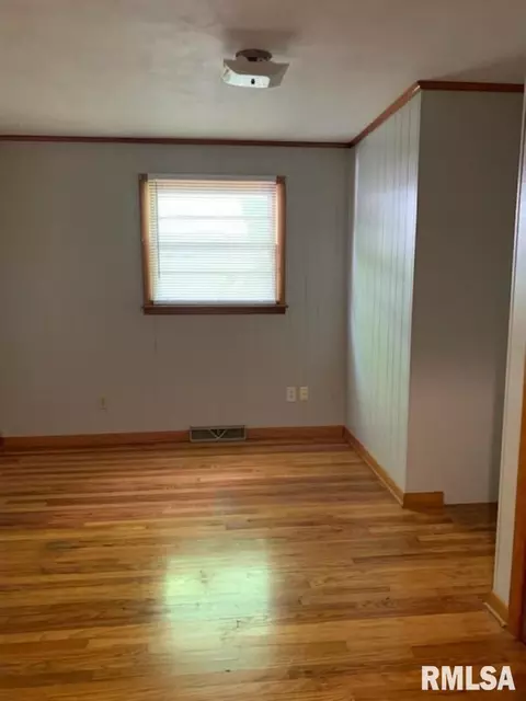 705 Maple St, Mount Vernon, IL 62864 photo 2