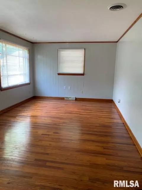 705 Maple St, Mount Vernon, IL 62864 photo 3
