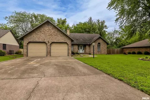 4 Suburban Dr, Murphysboro, IL 62966