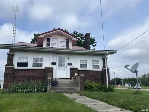 240 N James Ave, Centralia, IL 62801