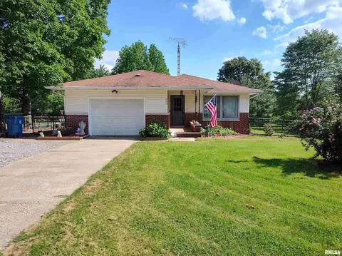 209 E Powell Ave, Mcleansboro, IL 62859