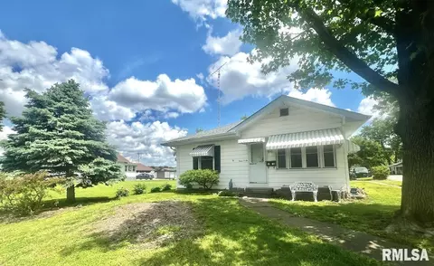 1206 N Mcleansboro St, Benton, IL 62812