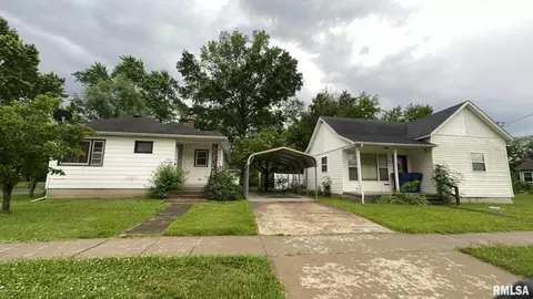 1212 E St Louis St, West Frankfort, IL 62896
