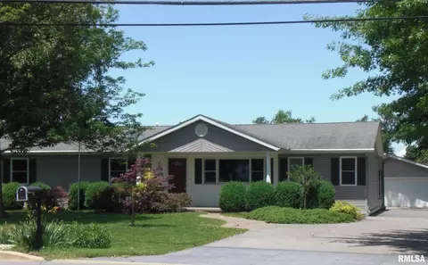 1102 W Grand Ave, Carterville, IL 62918