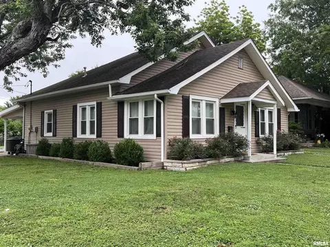 208 W Grand Ave, Carterville, IL 62918