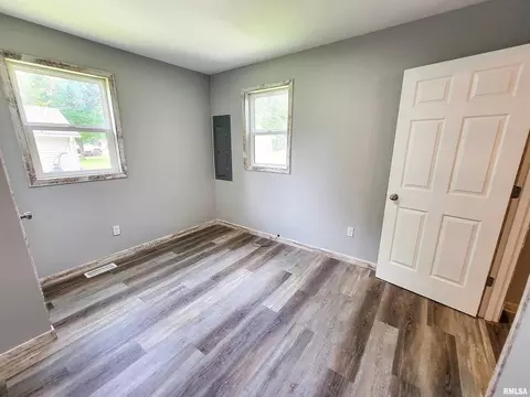 211 Adams St, Flora, IL 62839 photo 29