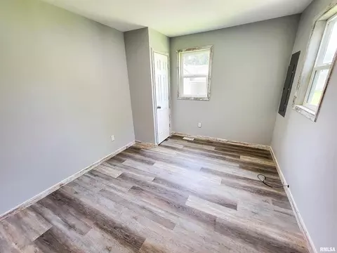 211 Adams St, Flora, IL 62839 photo 28