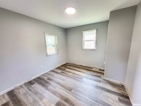 211 Adams St, Flora, IL 62839 photo 23