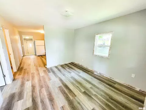 211 Adams St, Flora, IL 62839 photo 6