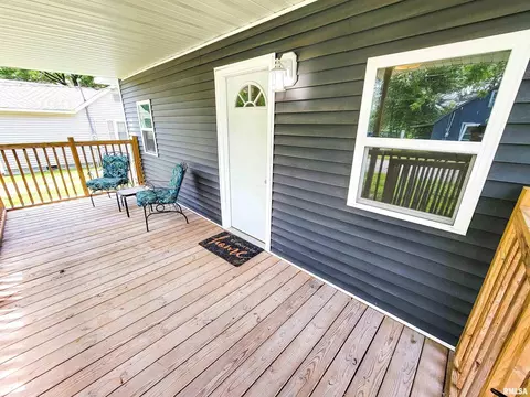211 Adams St, Flora, IL 62839 photo 3