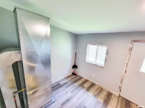 211 Adams St, Flora, IL 62839 photo 22