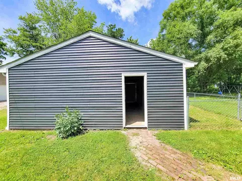 211 Adams St, Flora, IL 62839 photo 42