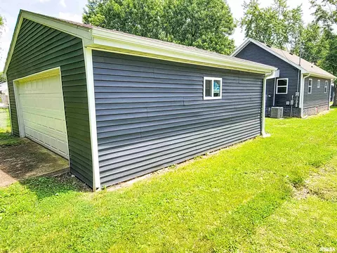 211 Adams St, Flora, IL 62839 photo 49