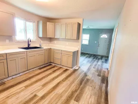 211 Adams St, Flora, IL 62839 photo 16