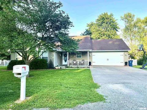 110 Weisbrook Ln, Carterville, IL 62918
