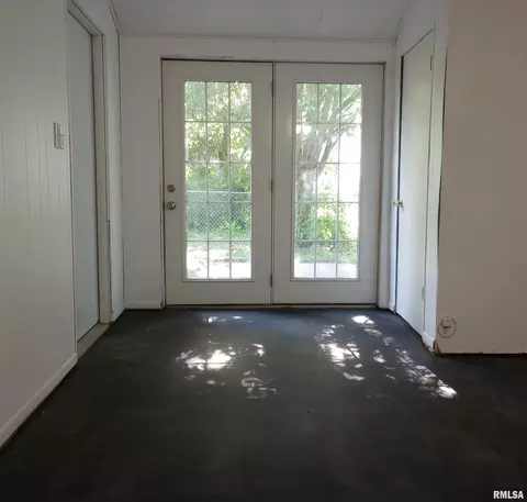 210 W Sylvia Ave, Christopher, IL 62822 photo 13