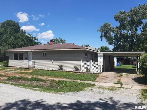 312 W Ernestine Ave, Christopher, IL 62822 photo 2